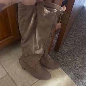 Women's Tan Suede Boots